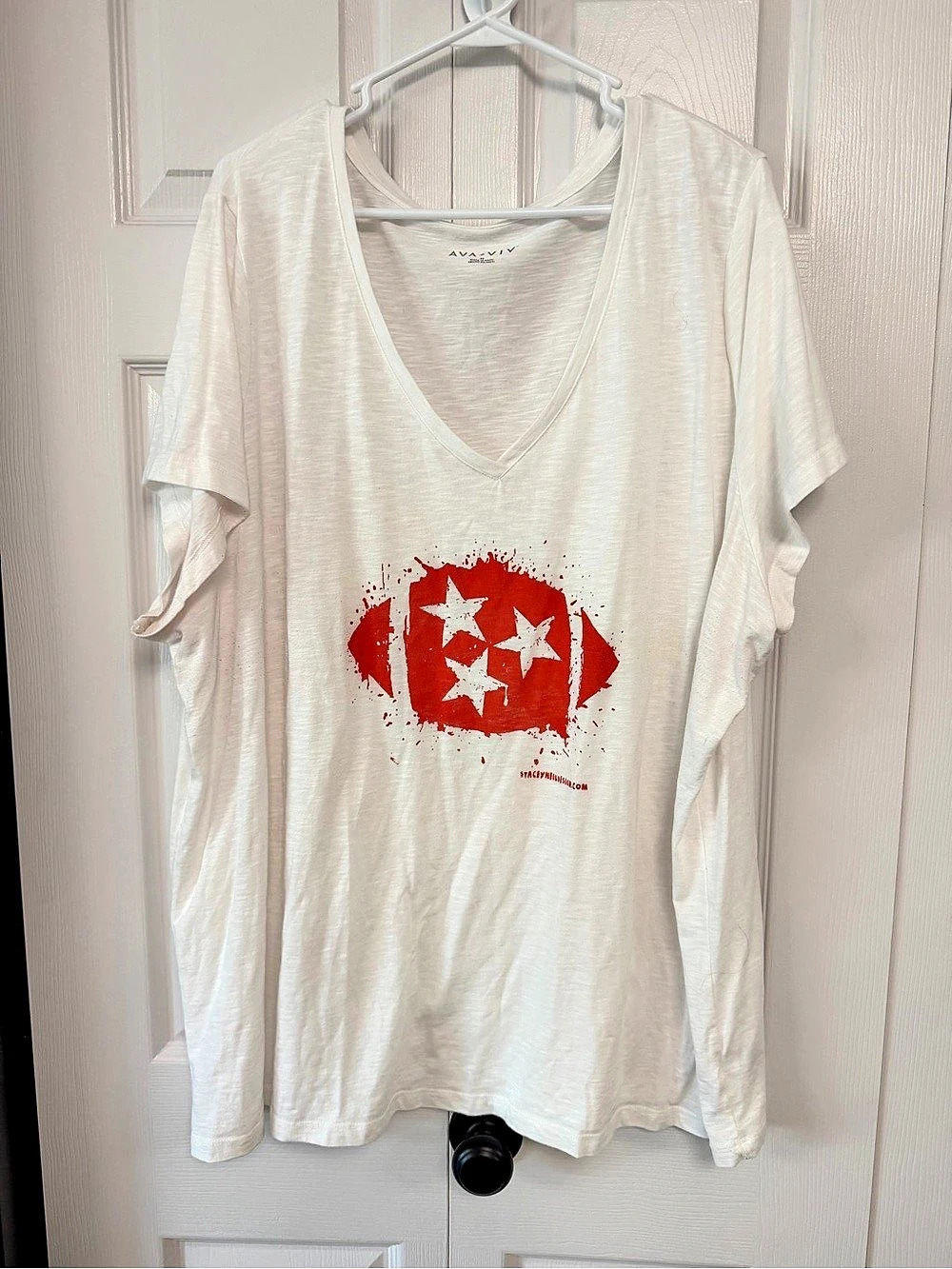 Ava & Viv Graphic V-Neck Tee in White & Orange